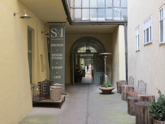Eingang zum Styl&Interieur