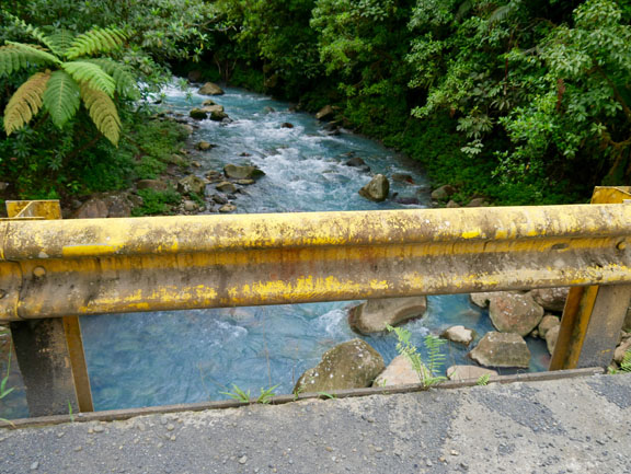 Brücke über den Rio Celeste