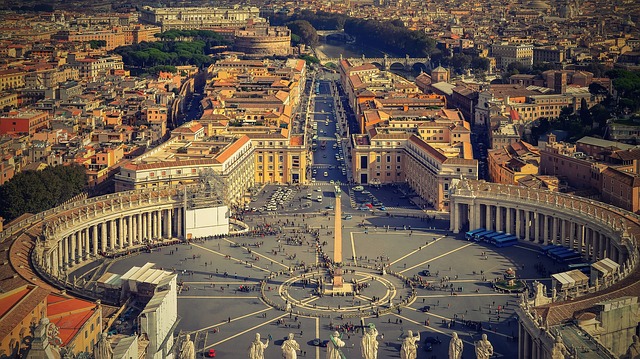 Blick auf den Petersplatz in Rom